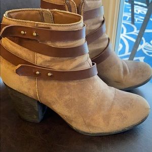 Brown/tan booties